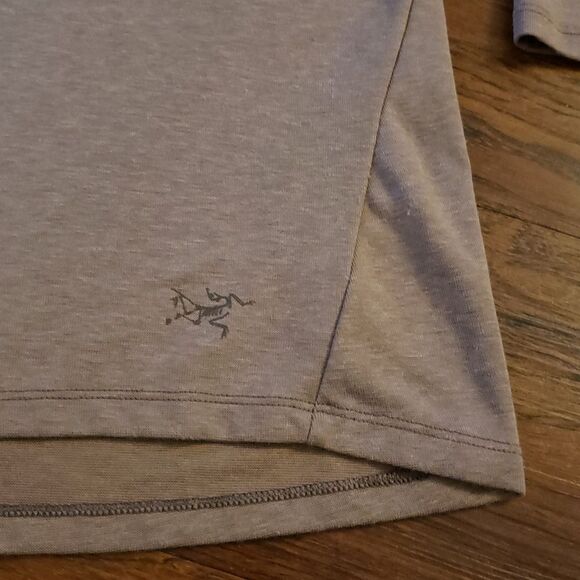 NWOT Arcteryx Tan Women's Chic 3/4 Sleeve Warm Wool Blend Athletic Top Size XS - Picture 2 of 5